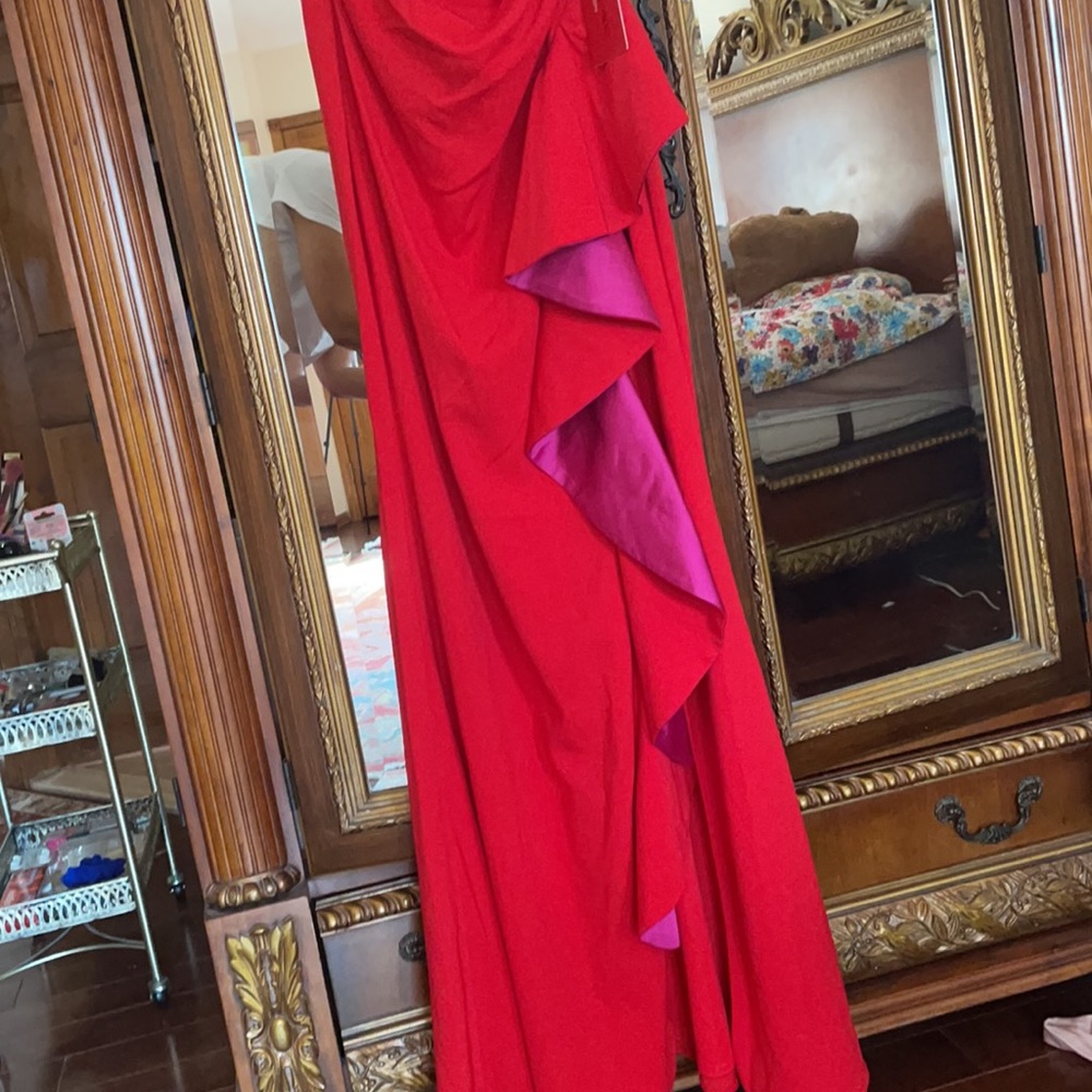 Beautiful red gown/dress Brand new with tags - Picture 3 of 7